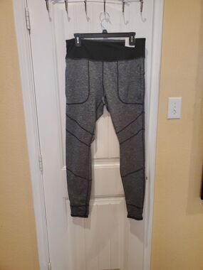 Duluth Trading  M Reg Heather Gray Leggings Pockets Leg Stirrups
